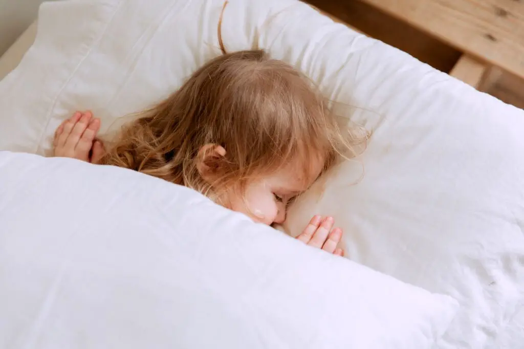 8 tips to survive Daylight Savings Toddler Sleep
