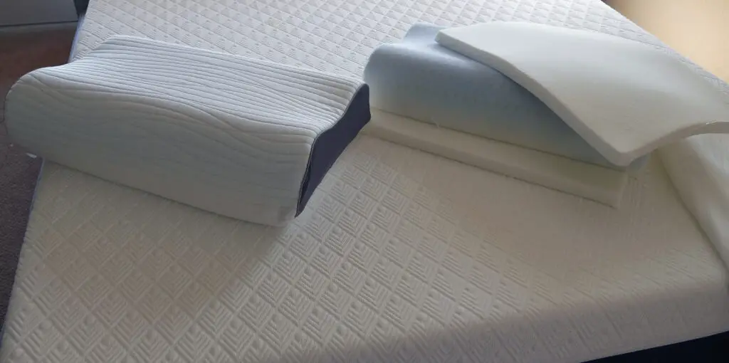 Dreamcloud Contour Pillow