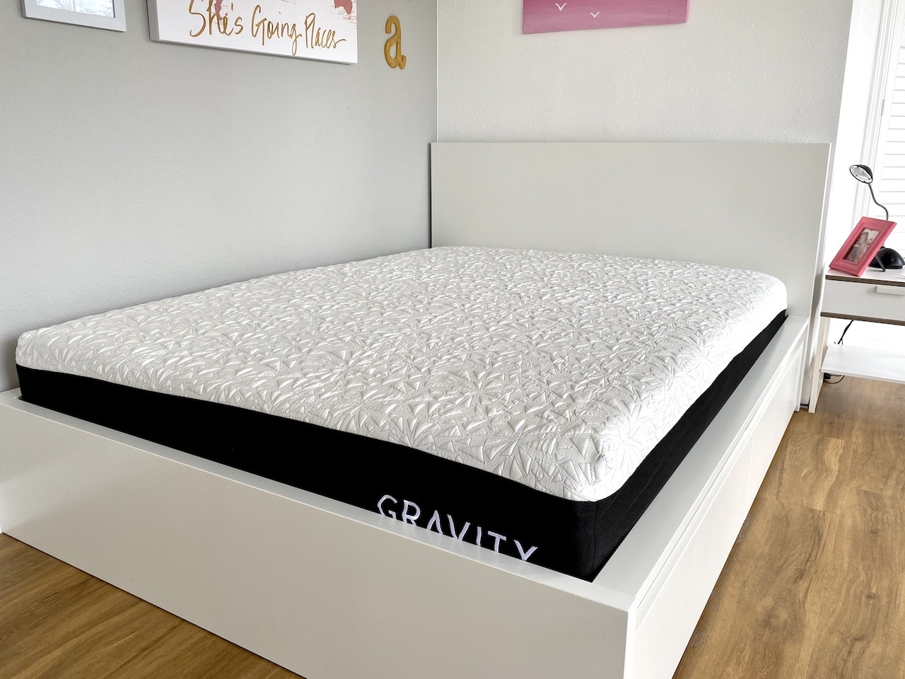 Gravity Ice Hybrid Mattress in base